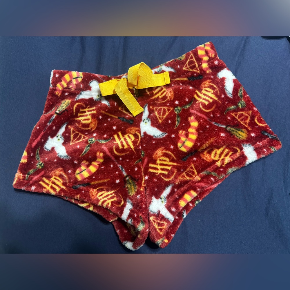 Warner Bros. Harry Potter Red Plush Lounge Shorts with Yellow Drawstring size sm